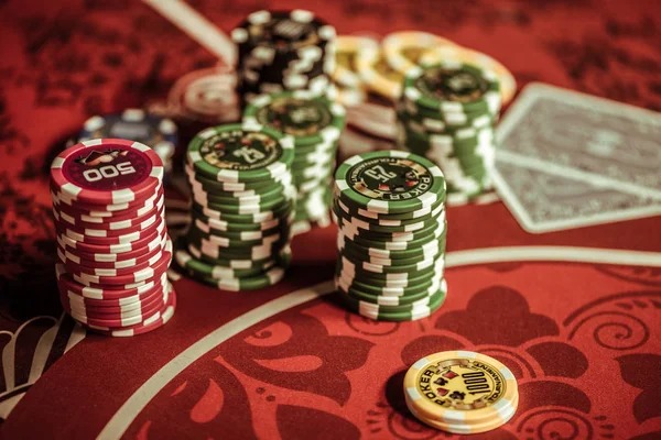 warunghoki88 mobile app showing football betting interface and live casino games